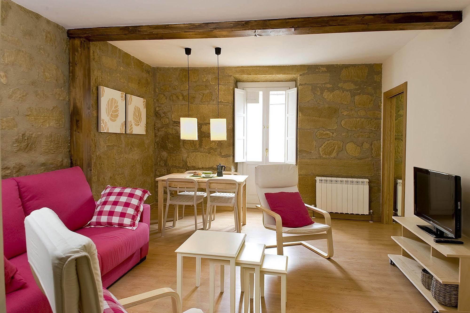 Apartamentos Turisticos Los Zapatos Morados Haro Extérieur photo